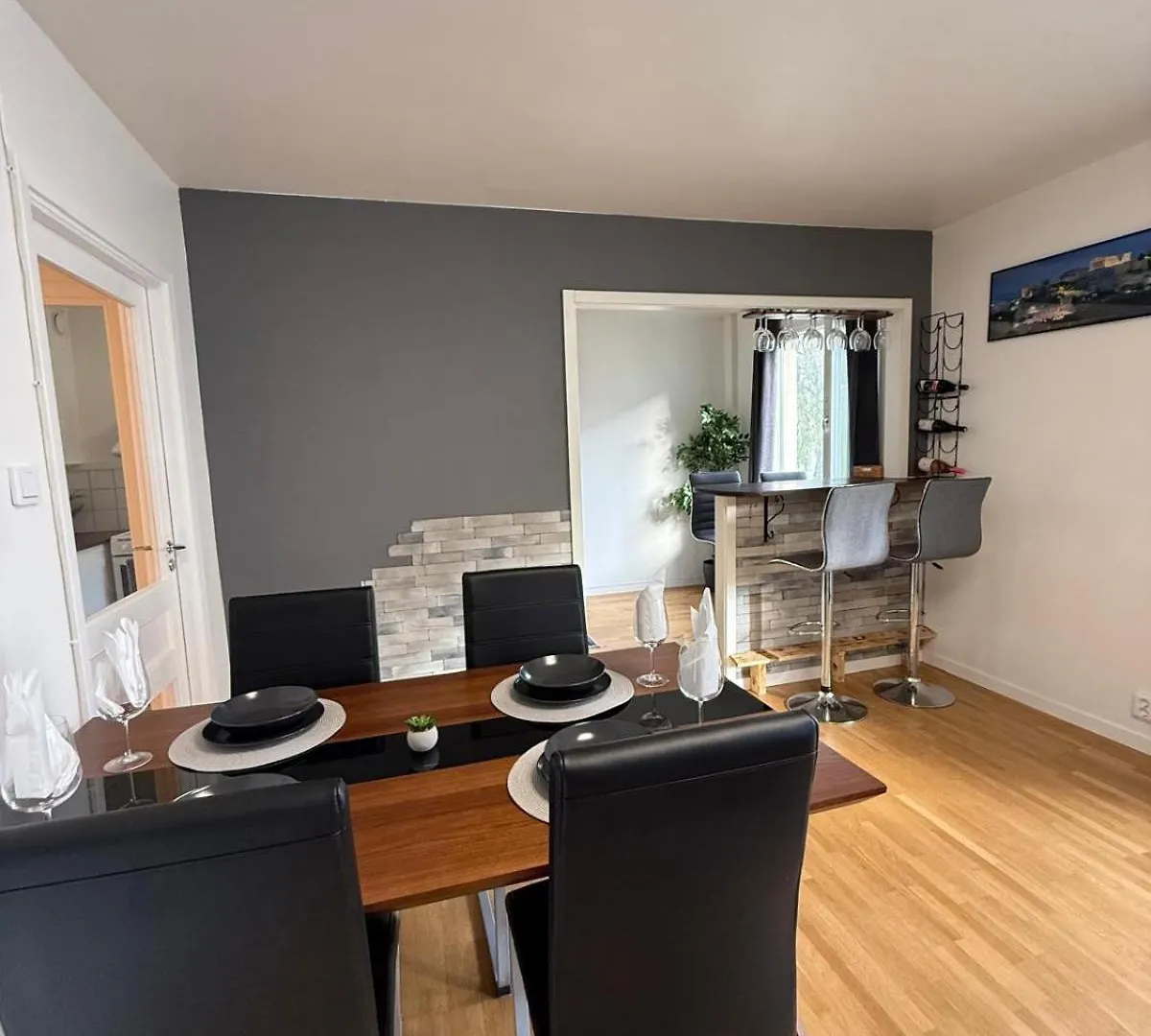Spacious Apartment Near The Subway Stockholm