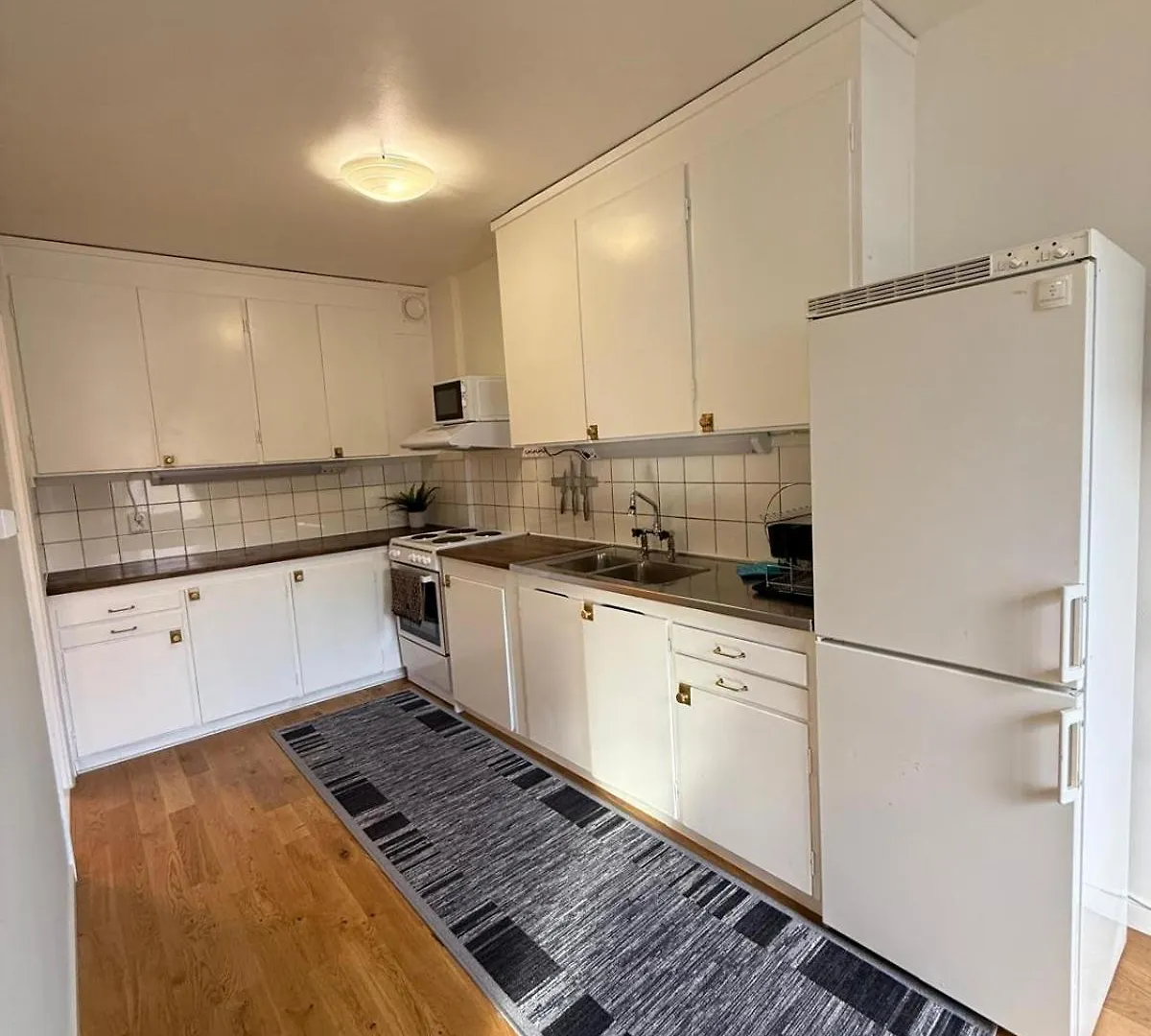 Spacious Apartment Near The Subway Stockholm