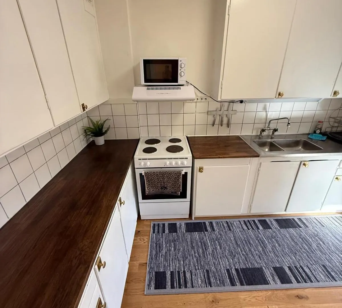 Spacious Apartment Near The Subway Stockholm